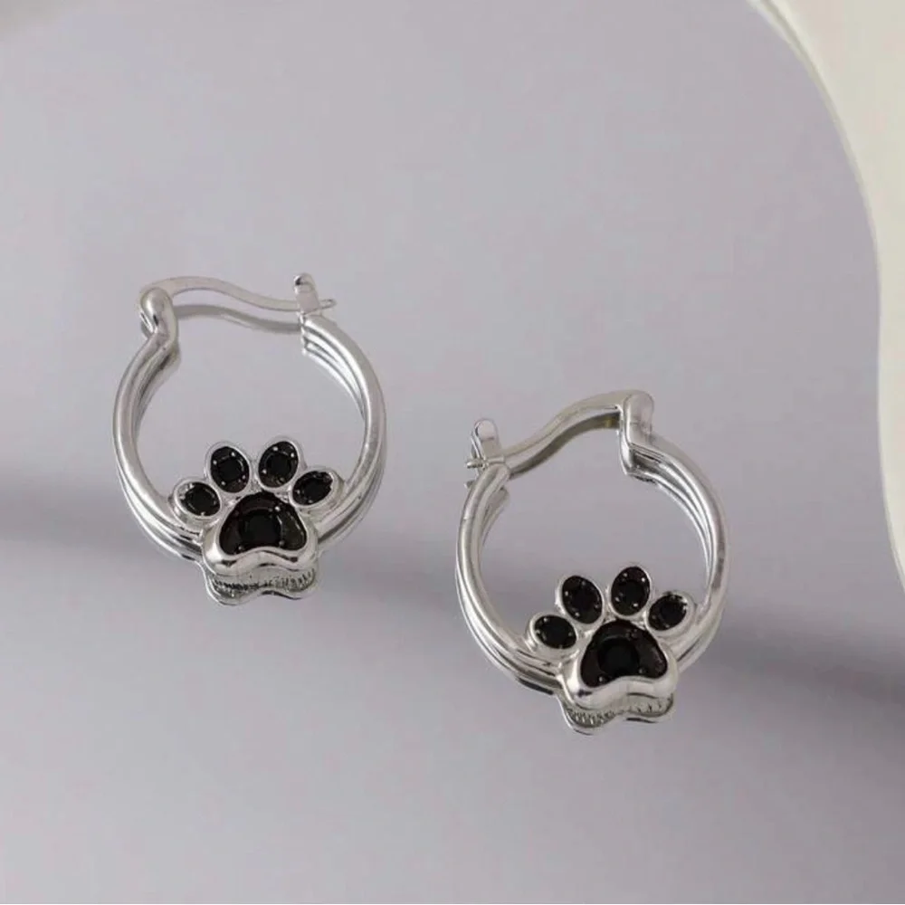 🌹 Hoop Earrings with Black Paw Print‎